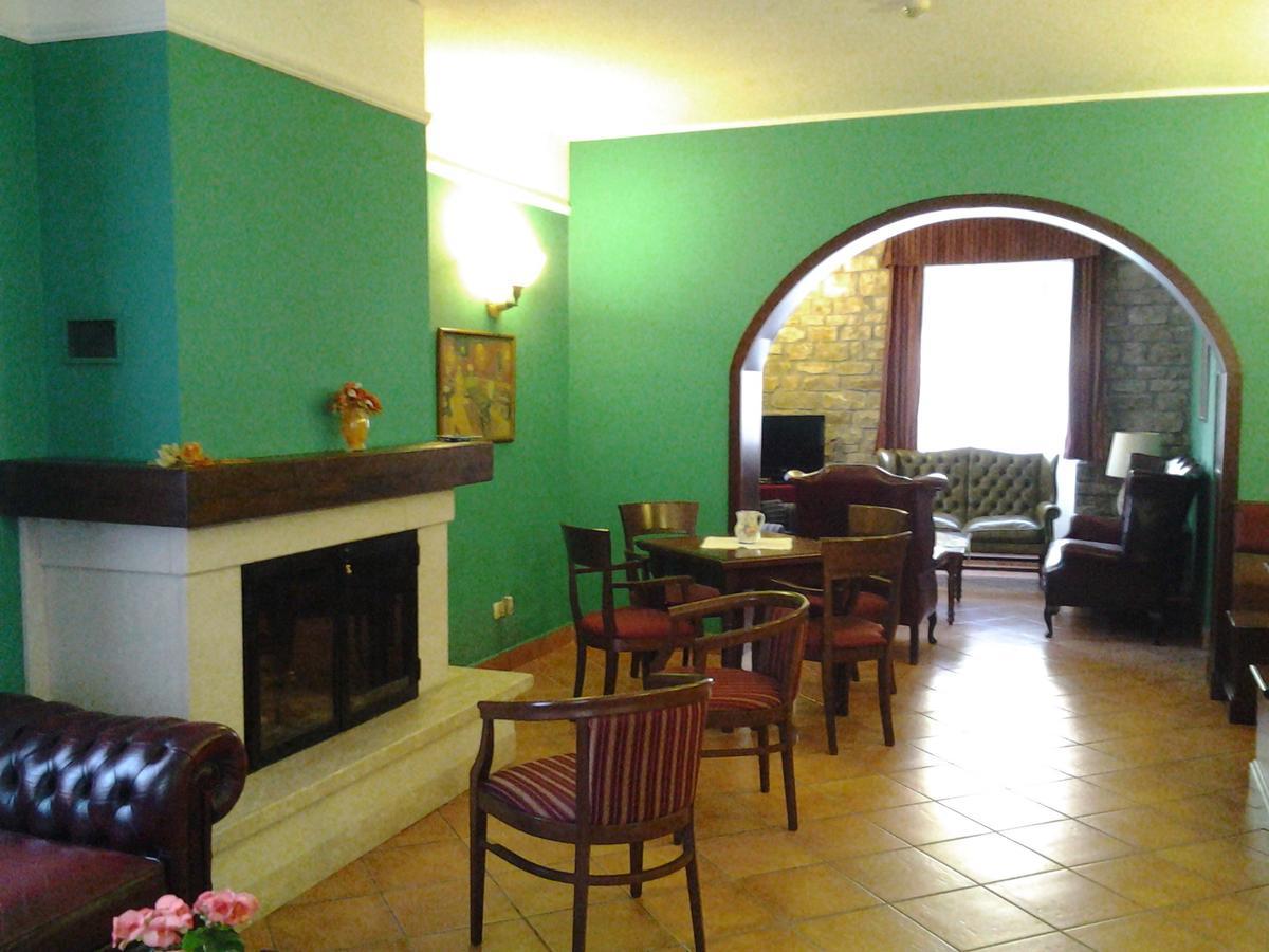 Casale Maginulfo Hotel Roccamandolfi Bagian luar foto